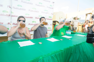 Picklesburgh-juice-drinking-contest